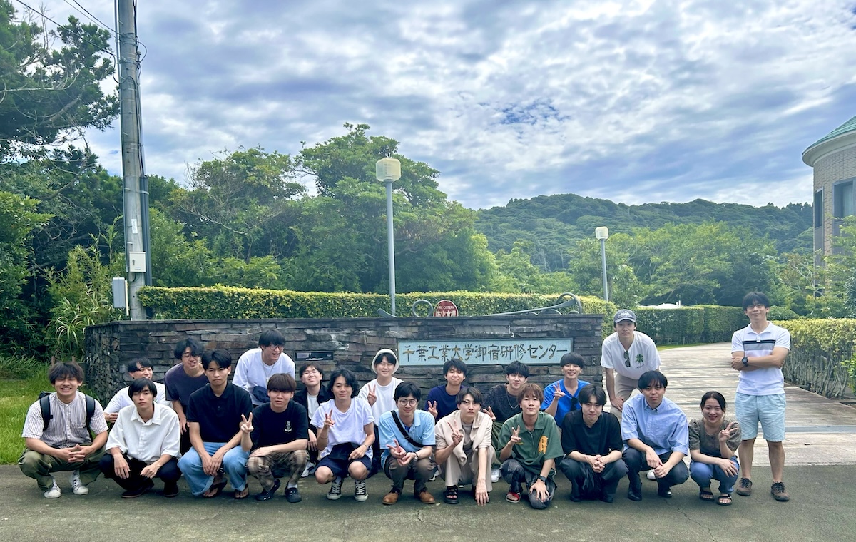 人, 屋外, 民衆, フロント が含まれている画像
自動的に生成された説明