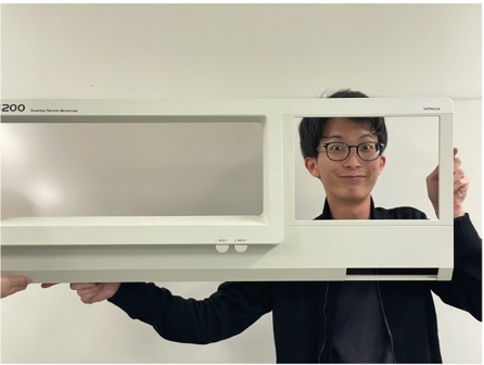 屋内, 人, オーブン, 男 が含まれている画像
自動的に生成された説明